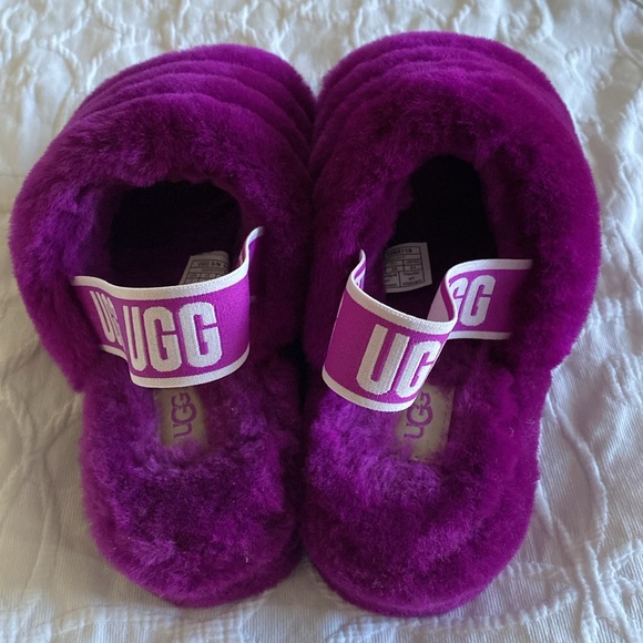UGG Slippers - Picture 2 of 4